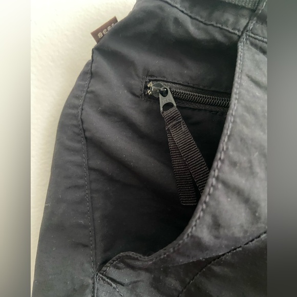 REI UPF 50+ Black Outdoor Hiking Shorts with Belted Waist Size 8 - Picture 3 of 6